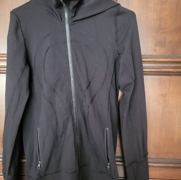 Lululemon - Picture 1 of 6